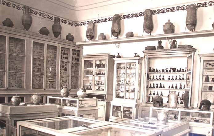 VIA LE VETRINE DAI MUSEI DI ROBERTO CONCAS ART RIGHTS MAGAZINE